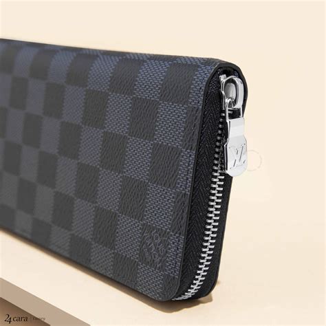 lv zippy wallet vertical.